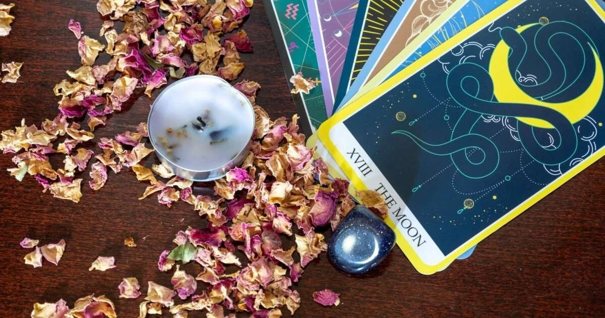 Tarot na dziś: Jak karty wróżą los 15 marca 2026 dla Ciebie?