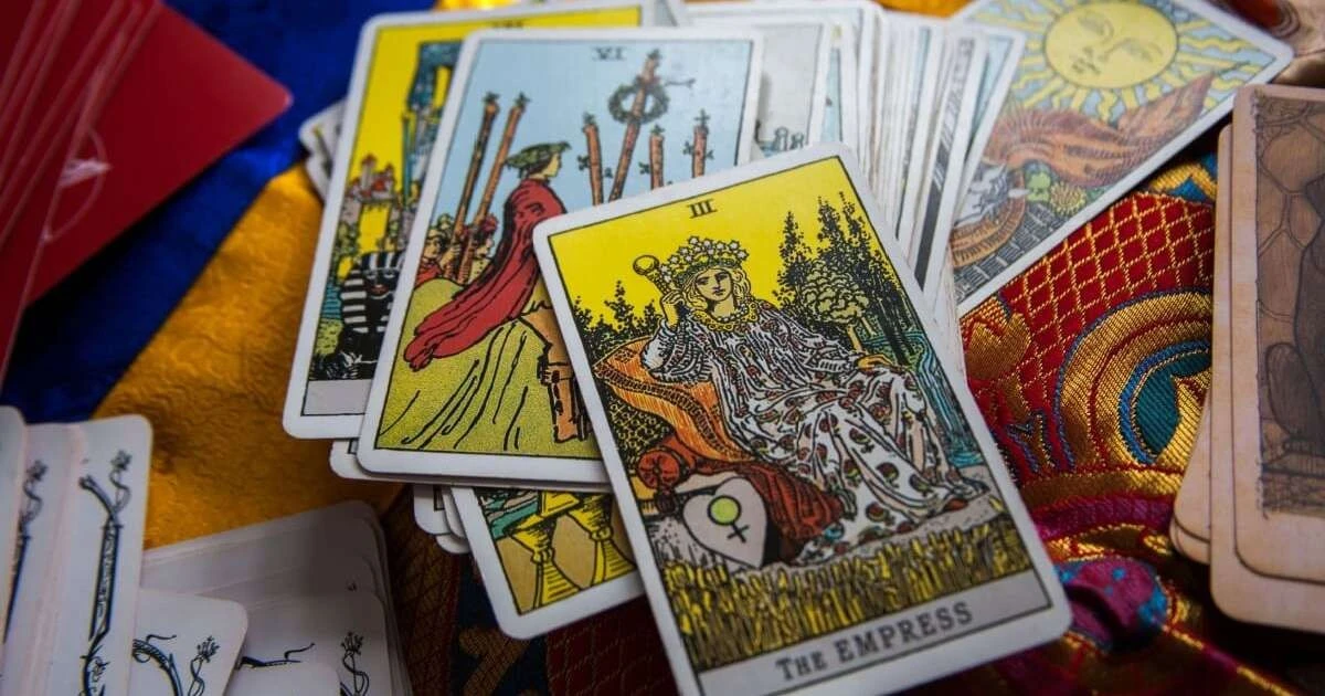 Tarot na poniedziałek 9 marca 2026: Co karty wróżą dla Twojego znaku zodiaku?