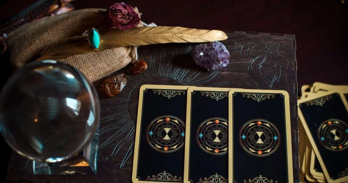 Karty Tarota na 23 lutego 2026: Przewodnik po dniu dla 12 znaków zodiaku