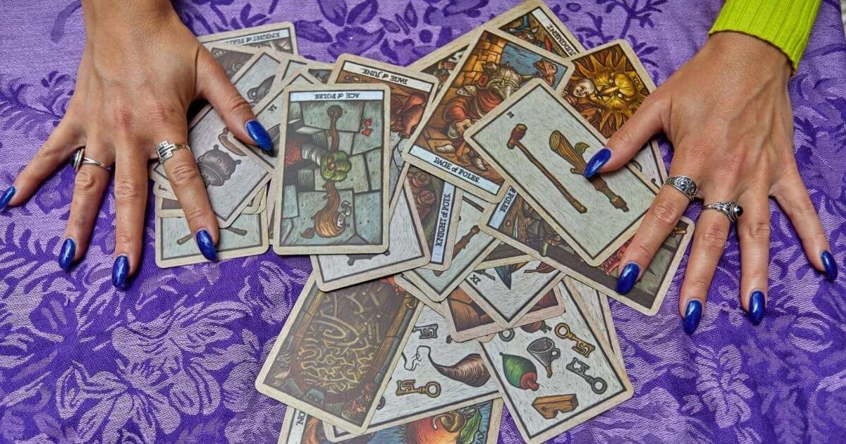 Tarot na niedzielę 1 marca 2026: wróżba dla 12 znaków zodiaku