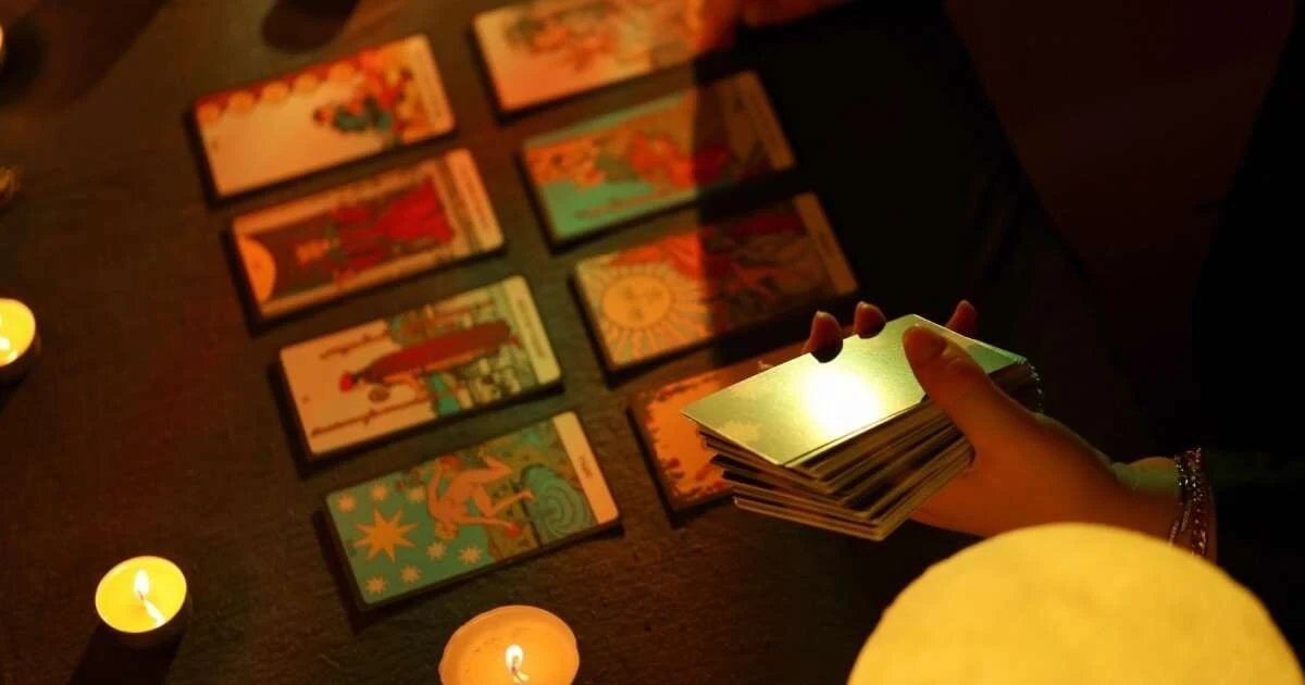 Tarot na niedzielę: Co karty szepczą dla 12 znaków zodiaku 22.02.2026?