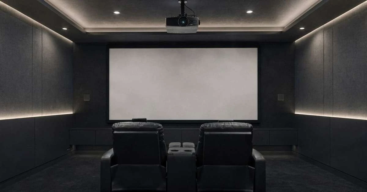 Jak zamieniłem salon w kino domowe w 2026 roku – kosztorys i sekrety