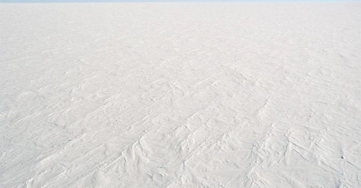 Jak oceany "Śnieżki" pozostały płynne do -15°C? Sekret tkwi w zasoleniu!