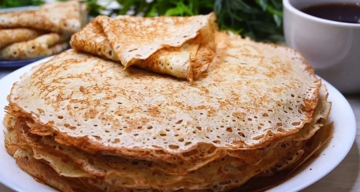 Dwa łyżki sekretu w cieście? Naleśniki lepsze niż od babci – idealne na tłusty czwartek