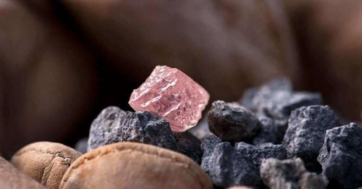 Chińscy naukowcy stworzyli minerał twardszy od diamentu: czy odkrycie zmieni nasze życie?