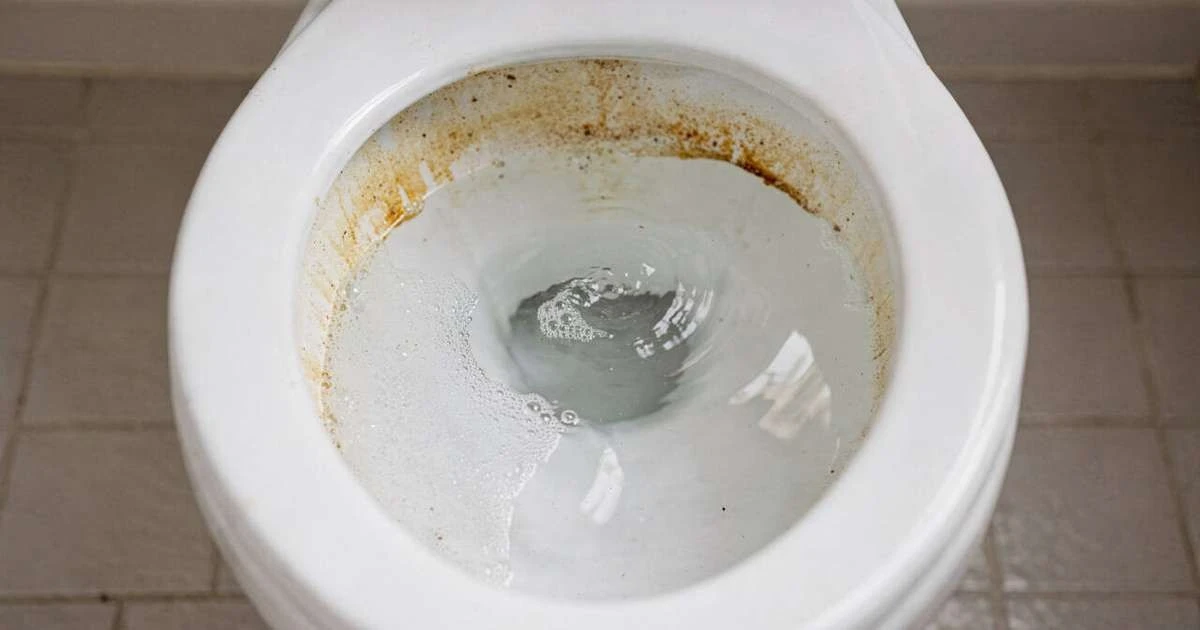 Dwa składniki z Twojej kuchni znikają trwałe zacieki i osad z toalety